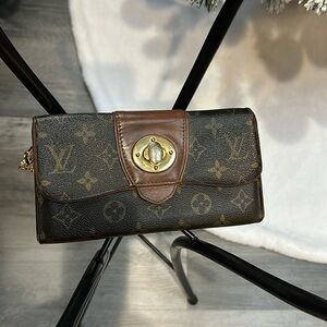 Louis Vuitton Monog big bifold long wallet